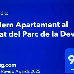 Modern Al Costat Del Parc De La Devesa Girona